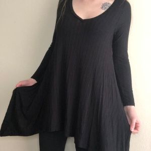 Comfy Flowy Ditzy Daizy Black Tunic
